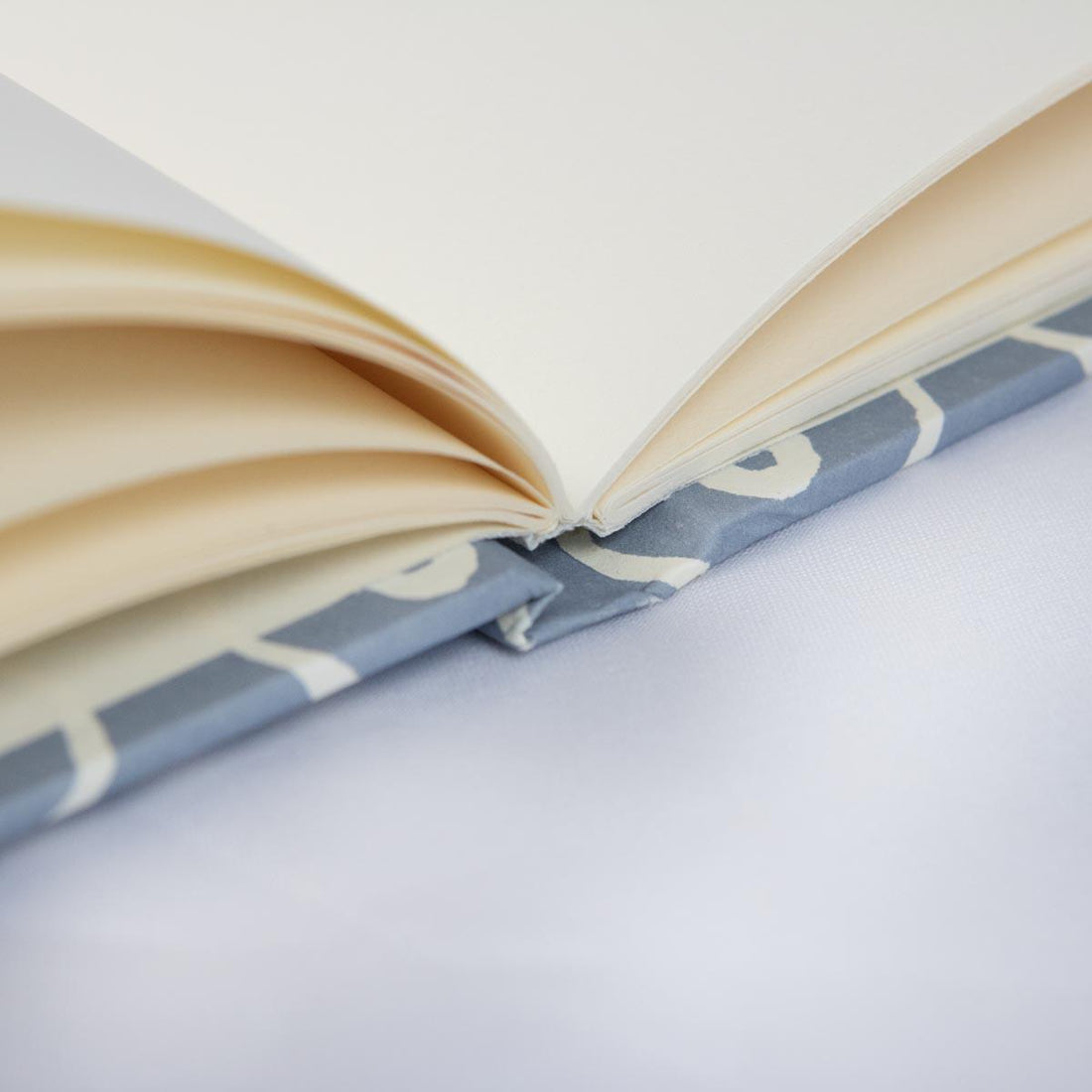 CAMBRIDGE IMPRINT HARDBACK NOTEBOOK | PERSEPHONE CORNFLOWER & RED