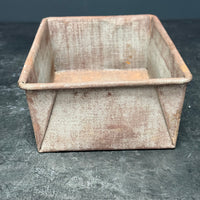 VINTAGE RUSTY DECORATIVE BAKING LOAF TIN