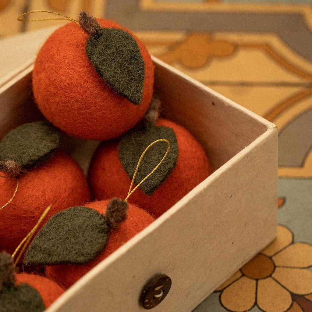 SET OF 6 FELT CLEMENTINE DECORATIONS IN A GIFT BOX