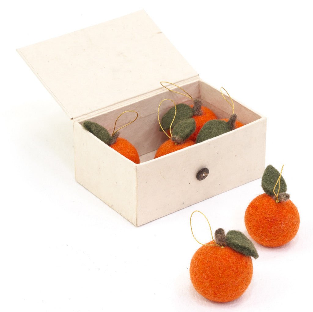 SET OF 6 FELT CLEMENTINE DECORATIONS IN A GIFT BOX