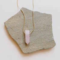 GOLD CHAIN NECKLACE WITH ROSE QUARTZ PENDANT