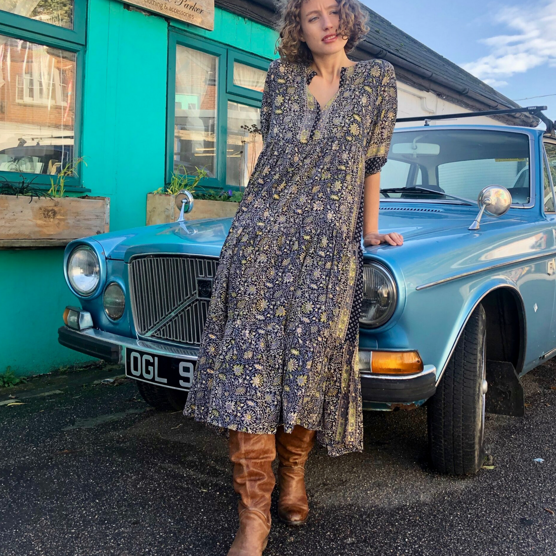 GABRIELLE PARKER MARIA DRESS | GOLD FLOWER BLACK