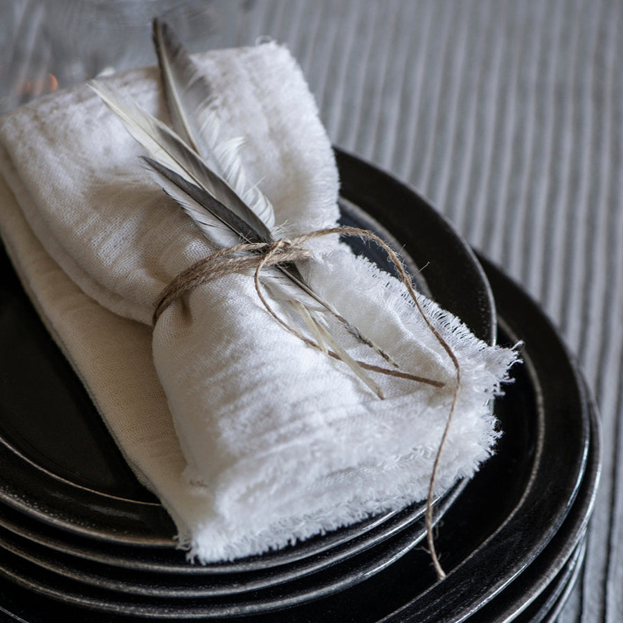 100% COTTON DOUBLE WEAVE NAPKIN WITH FRAYED EDGE | WHITE