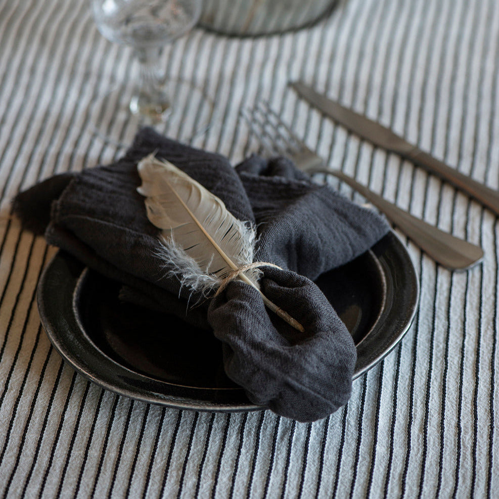 100% COTTON DOUBLE WEAVE NAPKIN WITH FRAYED EDGE | ANTHRACITE