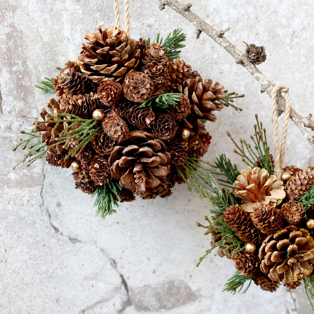 FLEUR DECORATIVE BALL WITH FIR & GLITTER | LARGE