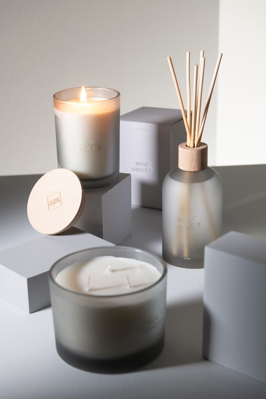 LARGE SCENTED 3 WICK CANDLE IN FROSTED GLASS |  MUSC OBSCUR