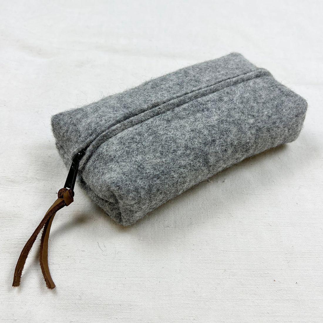 ADESH SMALL BOXY FELT POUCH DESK TIDY