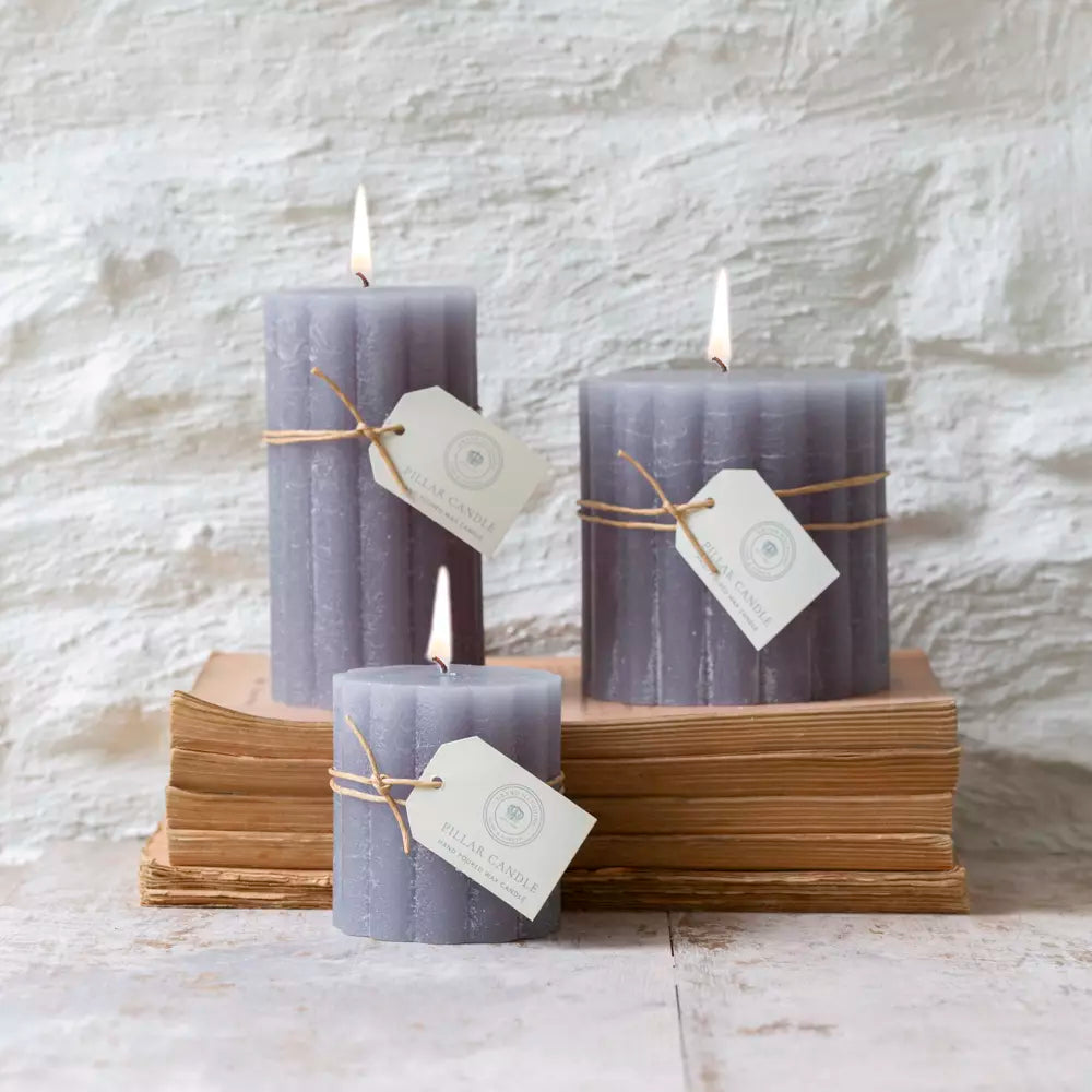 RUSTIC SCALLOPED PILLAR CANDLE | LIGHT GREY