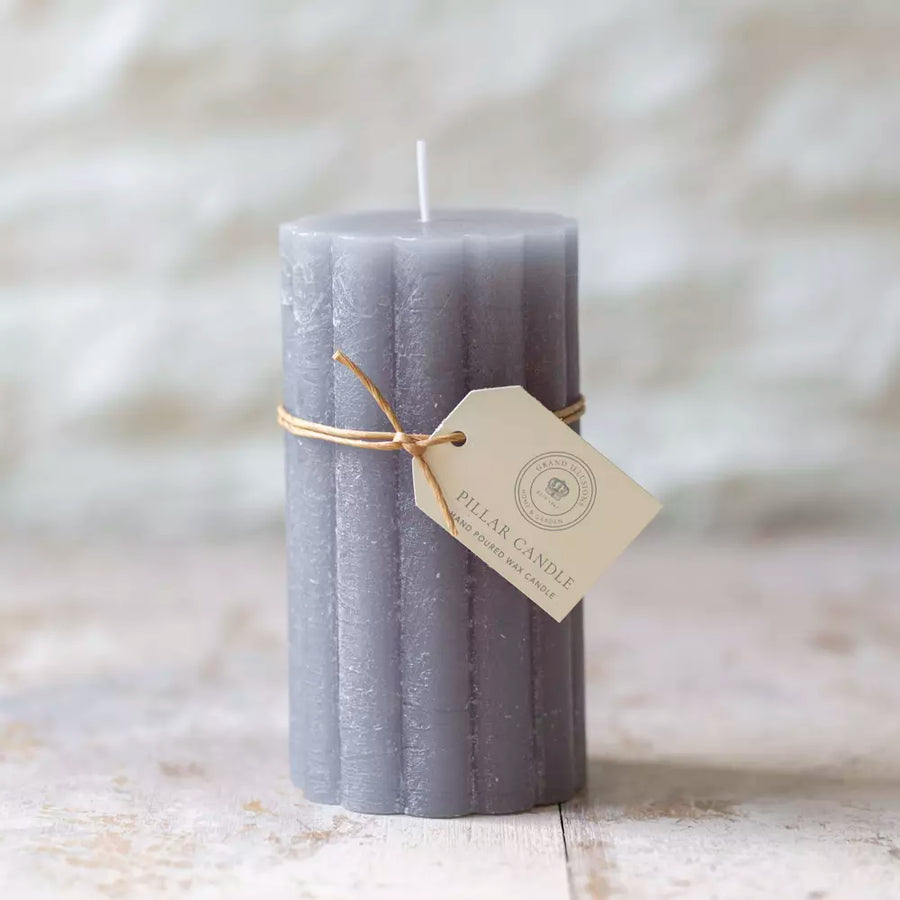 RUSTIC SCALLOPED PILLAR CANDLE | LIGHT GREY