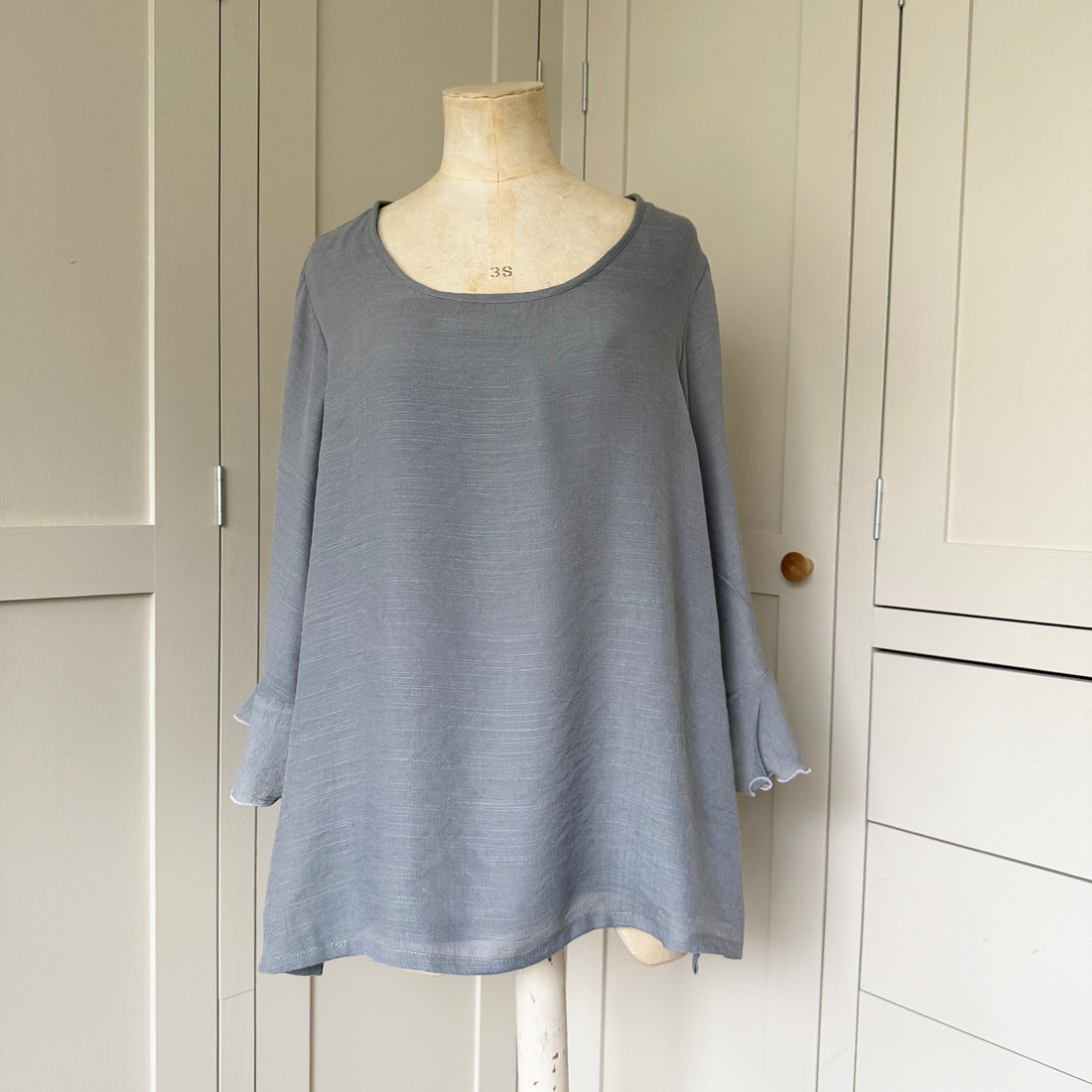 BAMBOO & COTTON FRILL SLEEVE EMILY TOP | GREY | S|M