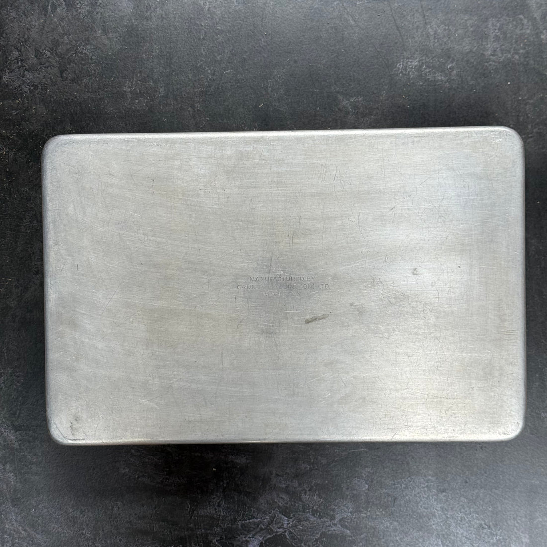 VINTAGE 1949 GRUNDY ALUMINIUM DINNER TRAY | LARGE WITH 2 HANDLES | A