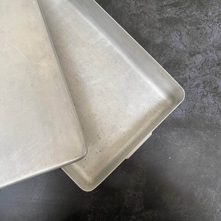 VINTAGE 1953 GRUNDY ALUMINIUM DINNER TRAY | LARGE WITH 2 HANDLES