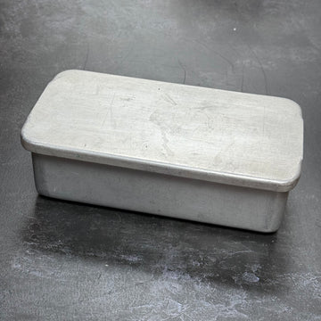 VINTAGE GRUNDY ALUMINIUM DINNER TRAY | LOAF TIN | C