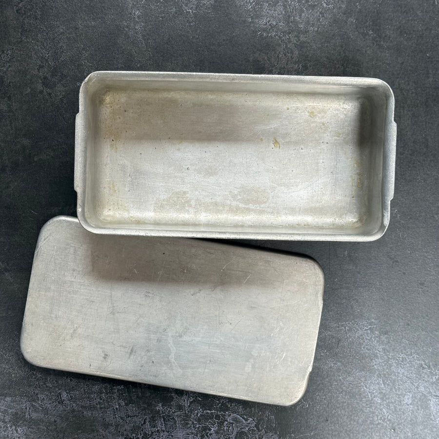 VINTAGE GRUNDY ALUMINIUM DINNER TRAY | LOAF TIN | C