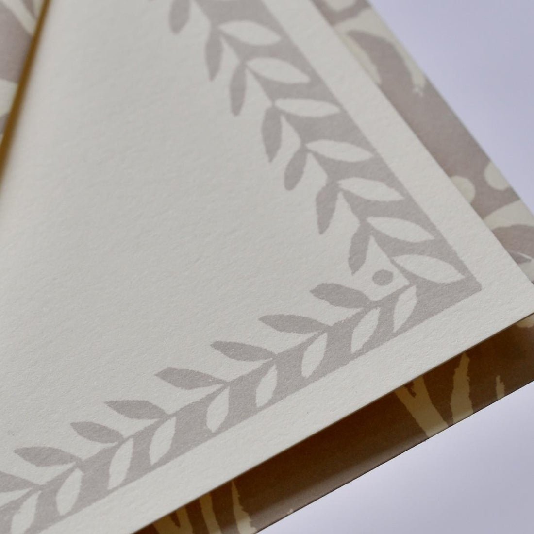 10 POSTCARDS WITH PATTERNED BORDER | PEARL GREY