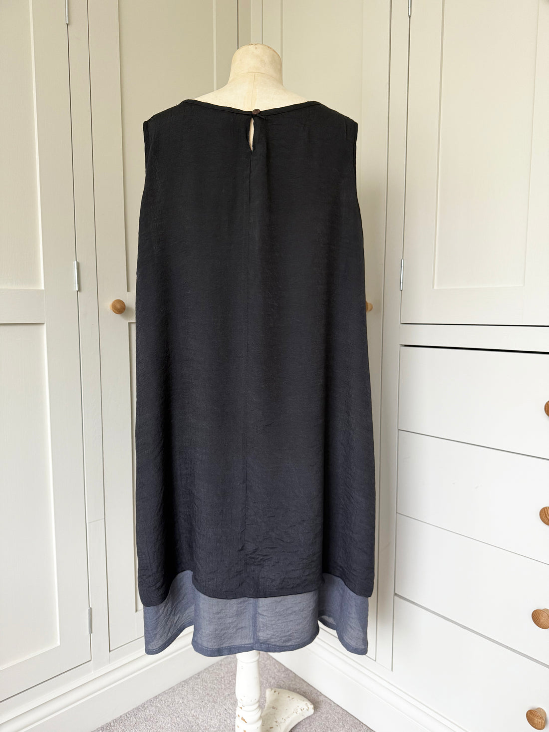BAMBOO & COTTON SECRET POCKETS TWO LAYER DRESS SHORT | BLACK & SLATE | M|L