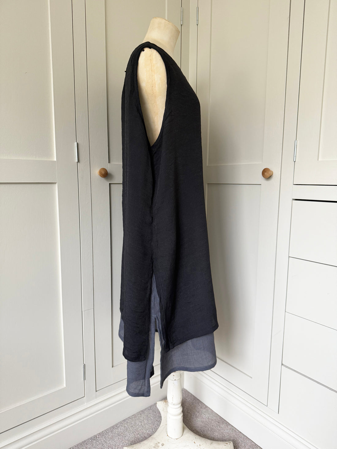 BAMBOO & COTTON SECRET POCKETS TWO LAYER DRESS SHORT | BLACK & SLATE | M|L