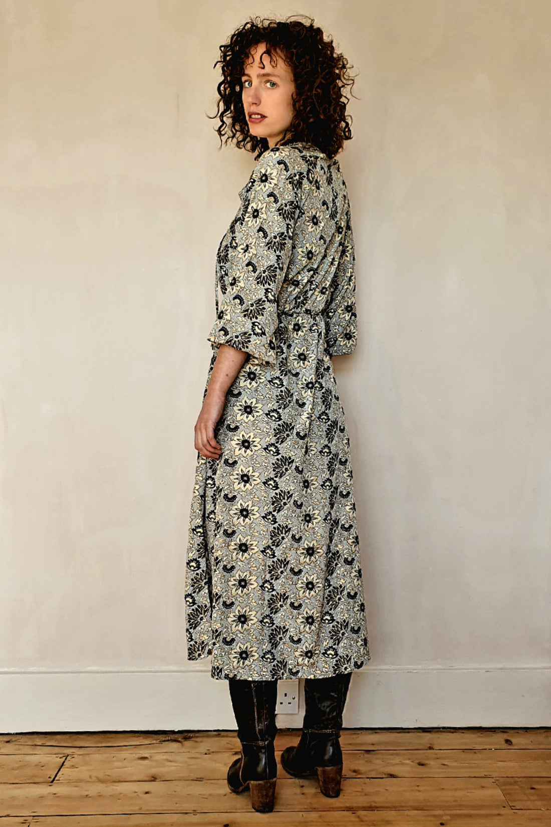 HOLLY  DRESS | STAR FLOWER WITH GOLD