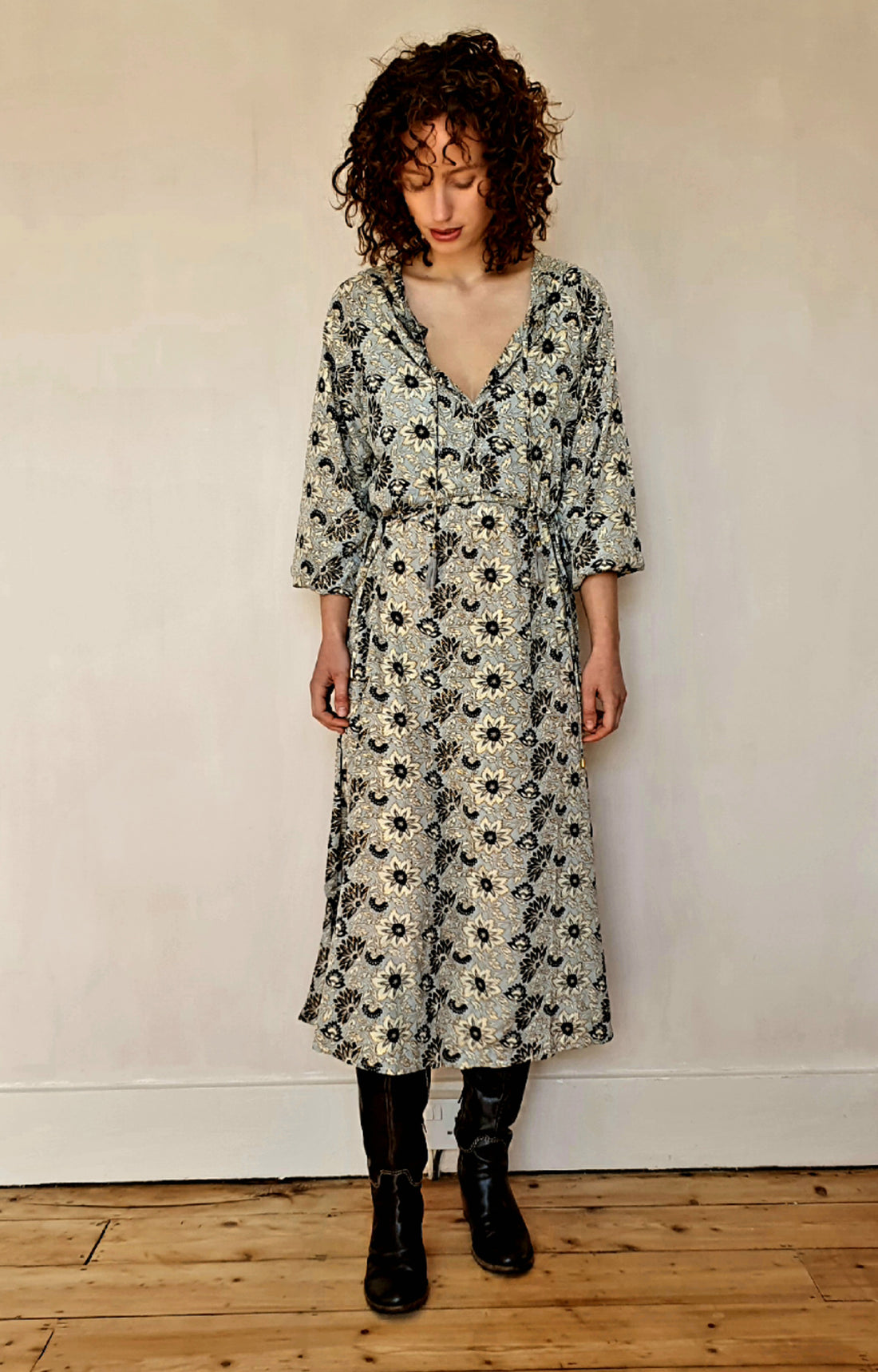 HOLLY  DRESS | STAR FLOWER WITH GOLD