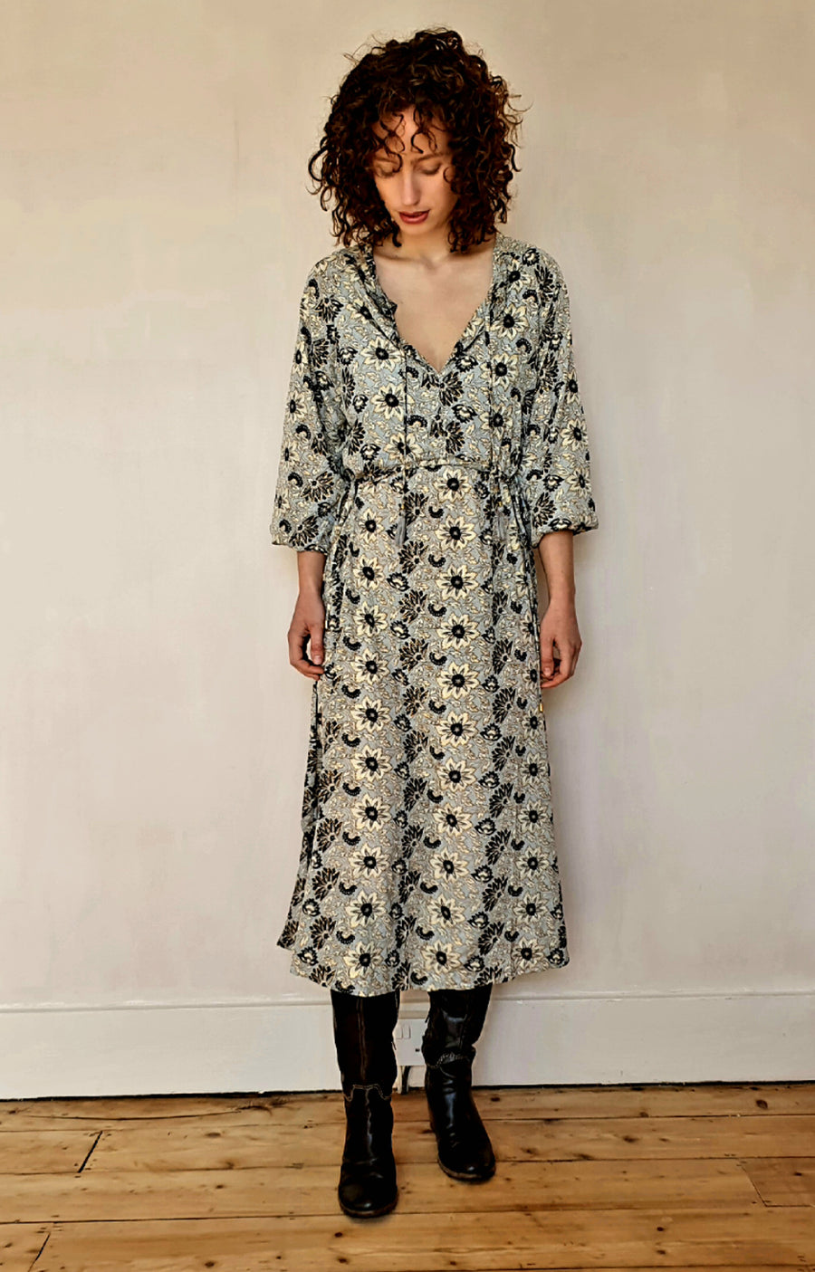 HOLLY  DRESS | STAR FLOWER WITH GOLD