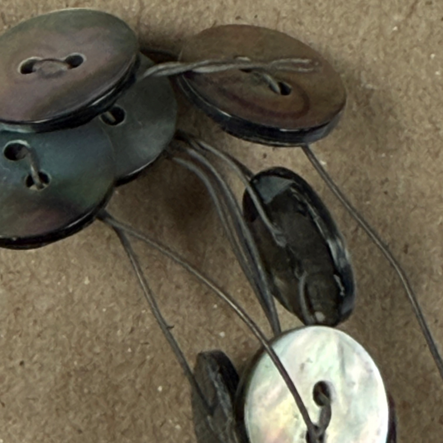 WIRE & BUTTON GARLAND