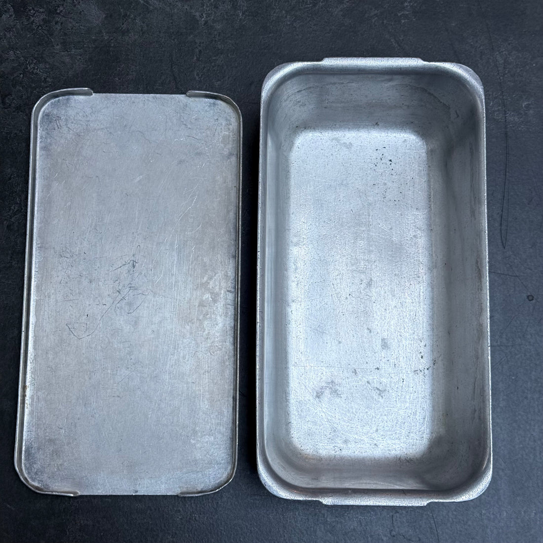 VINTAGE GRUNDY ALUMINIUM LOAF TIN WITH LID