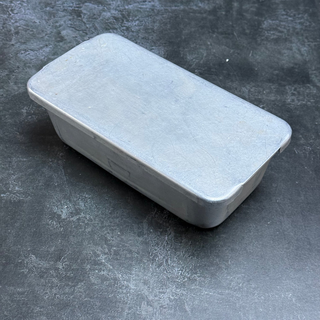 VINTAGE GRUNDY ALUMINIUM LOAF TIN WITH LID