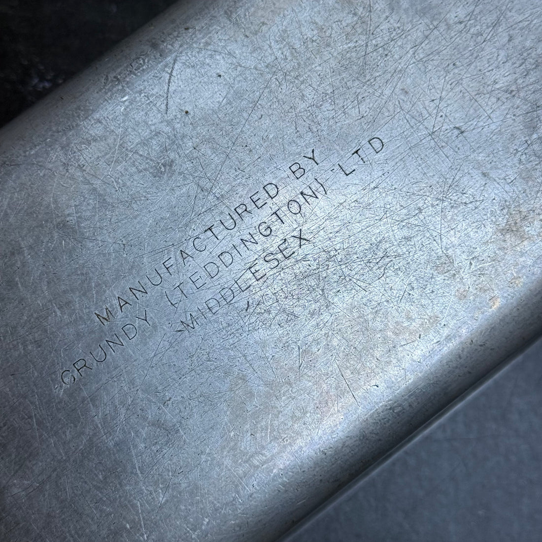 VINTAGE GRUNDY ALUMINIUM LOAF TIN WITH LID