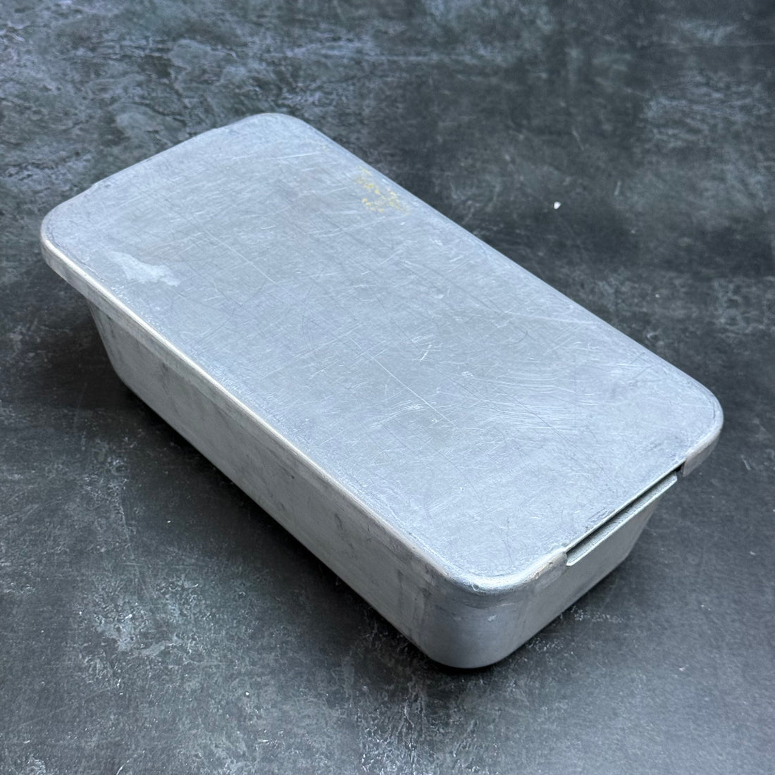 VINTAGE GRUNDY ALUMINIUM LOAF TIN WITH LID
