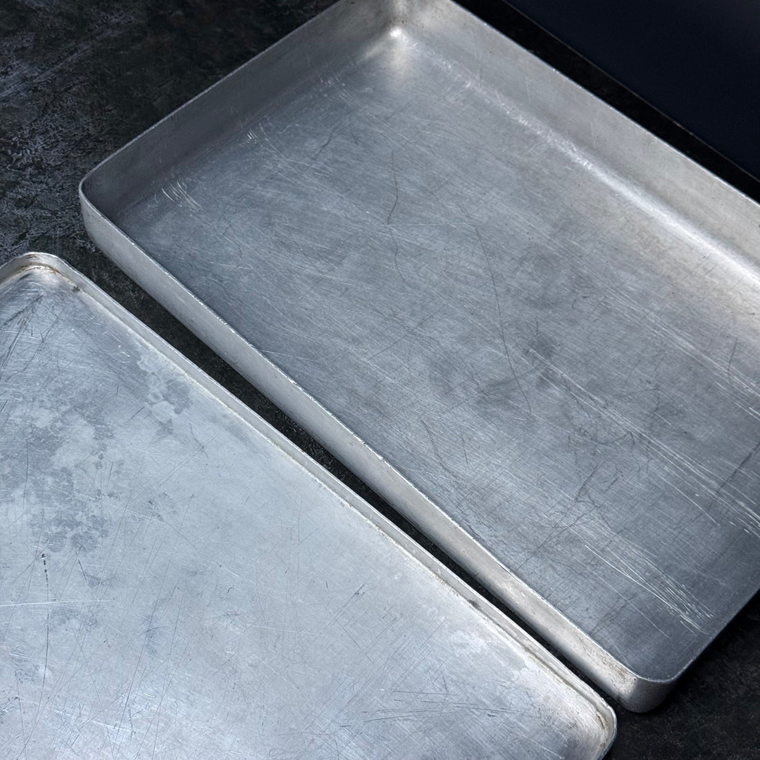 VINTAGE GRUNDY ALUMINIUM DINNER TRAY | SHALLOW LARGE