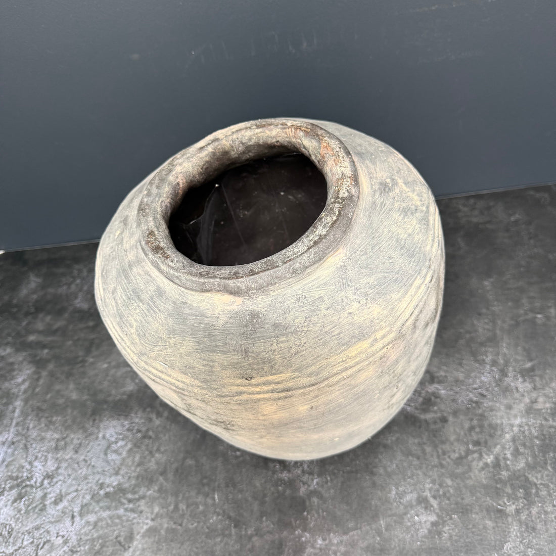 HOUSE DOCTOR CONCRETE VASE