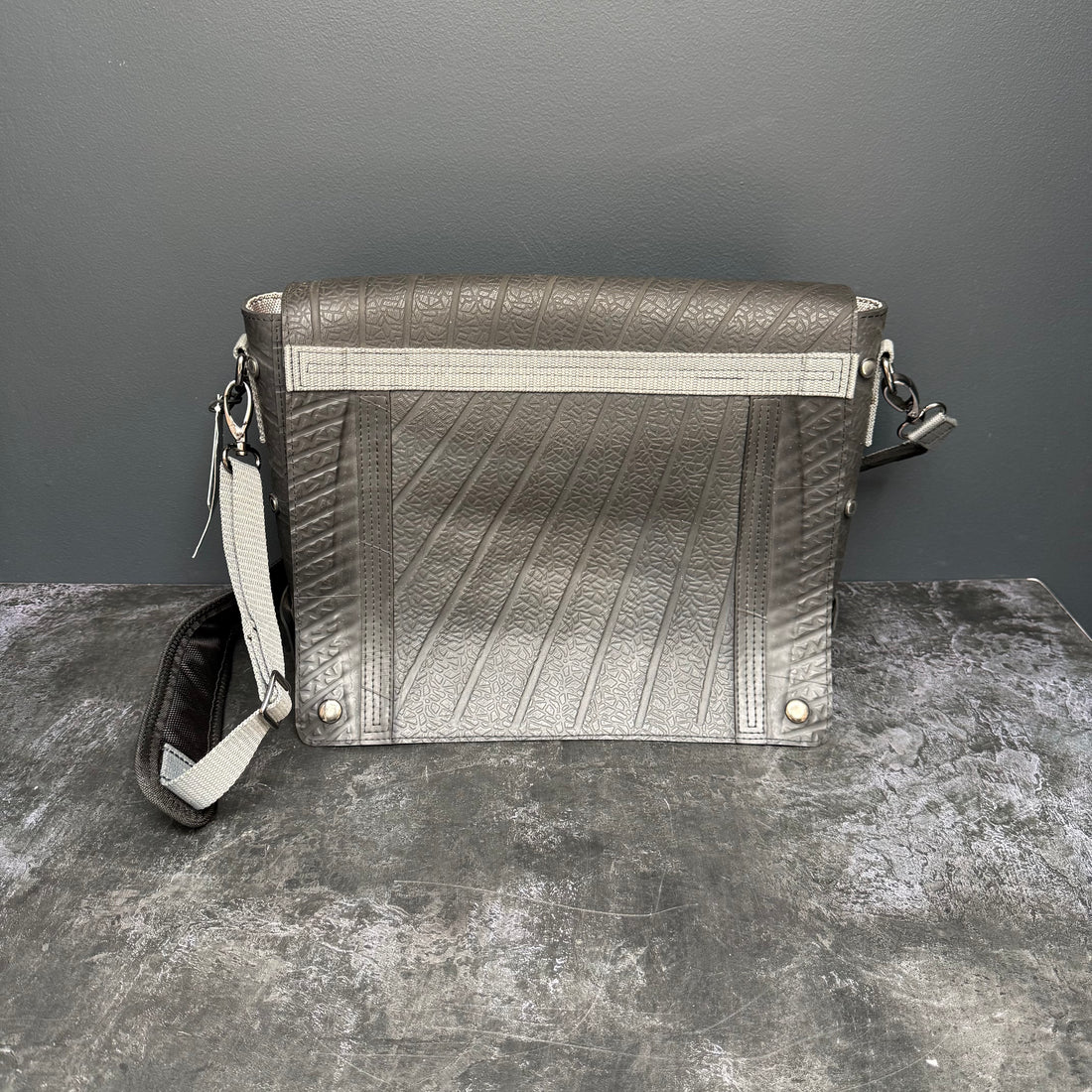 PAGURO ECO-FRIENDLY, RECYCLED RUBBER SATCHEL & VEGAN MESSENGER BAG | GREY TRIM