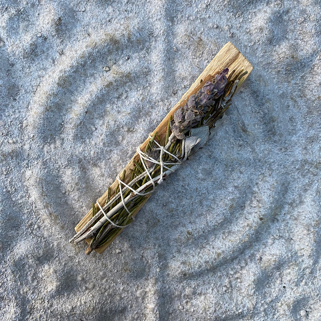 PALO SANTO FLORAL HERB SMUDGE BUNDLE