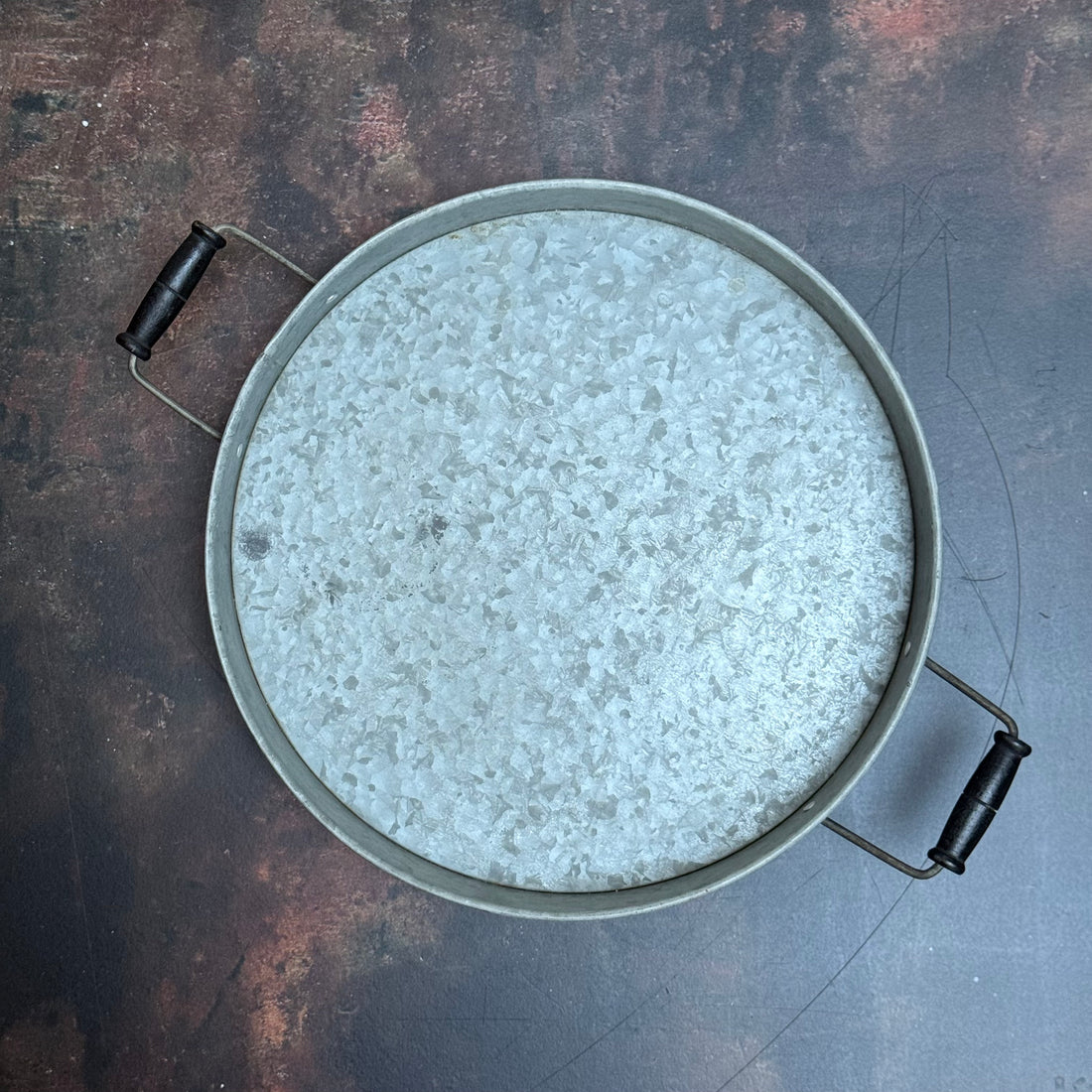 ROUND ZINC TRAY WITH WOODEN HANDLES