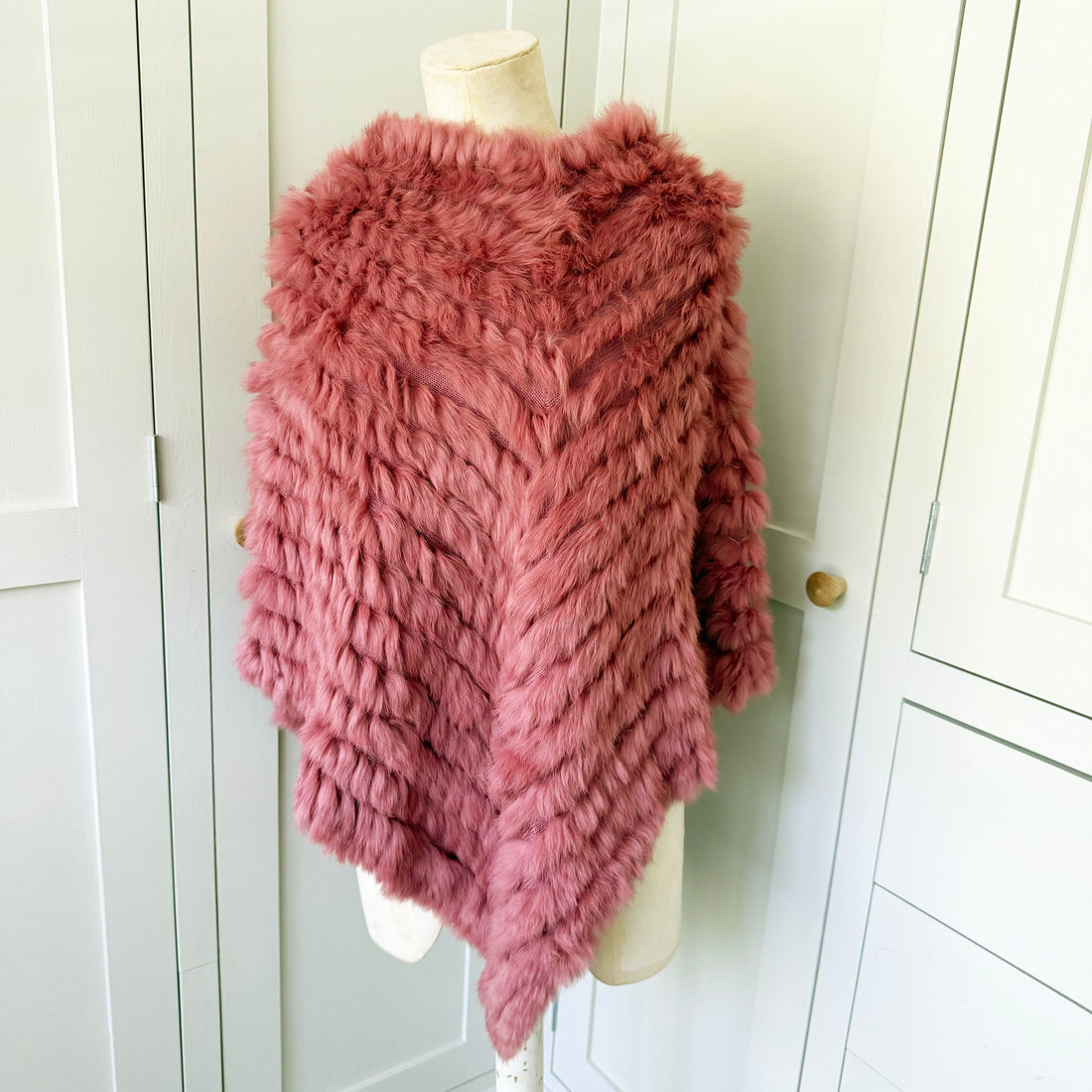 CONEY FUR PONCHO |  PINK
