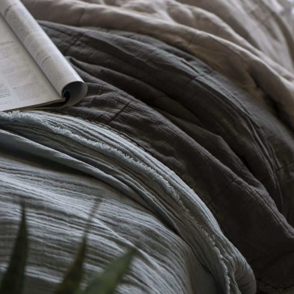 VINTAGE STYLE DOUBLE QUILT | THUNDER GREY