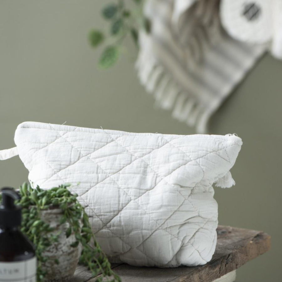 COTTON QUILTED WASHBAG