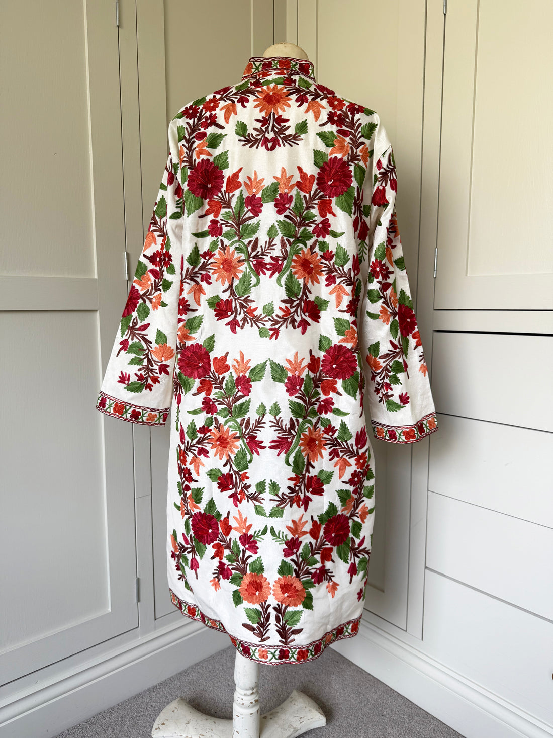 KASHMIRI EMBROIDERED SILK COAT | WHITE