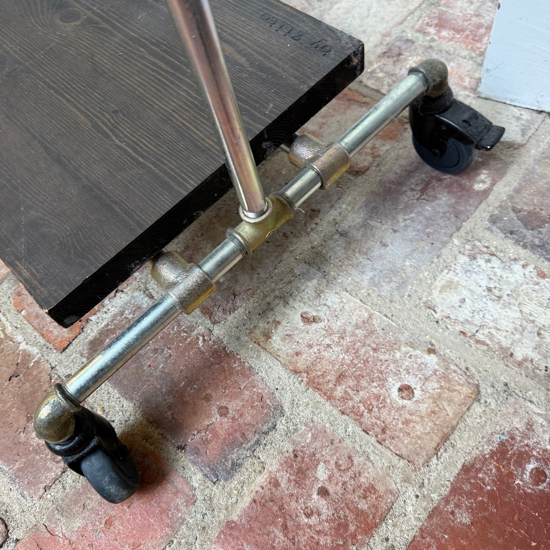 ZIITO INDUSTRIAL CLOTHES RAIL WITH SHELF | EX-DISPLAY