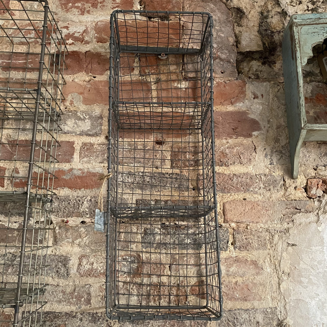 METAL WIRE RACK WITH TWO SHELVES