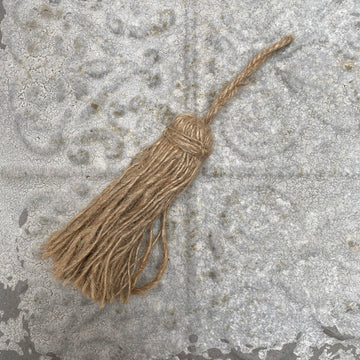 SMALL HESSIAN TASSEL