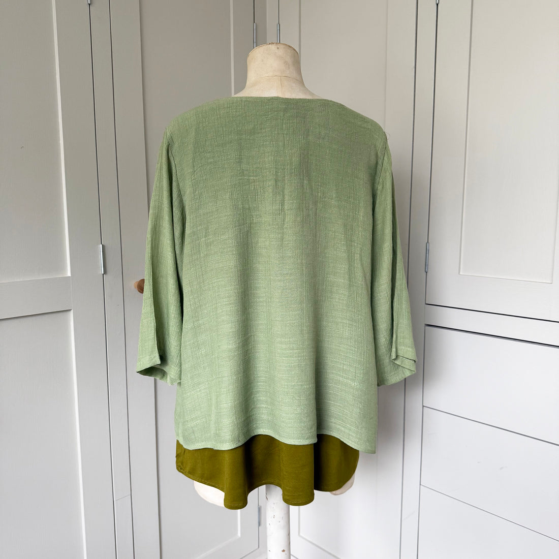 BAMBOO TWO BUTTON SPLIT FRONT LYNN TOP | AVOCADO | S|M