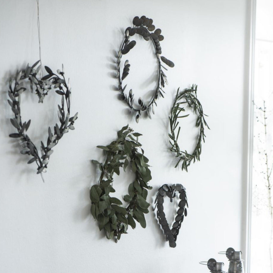 METAL ROUND LEAF WREATH
