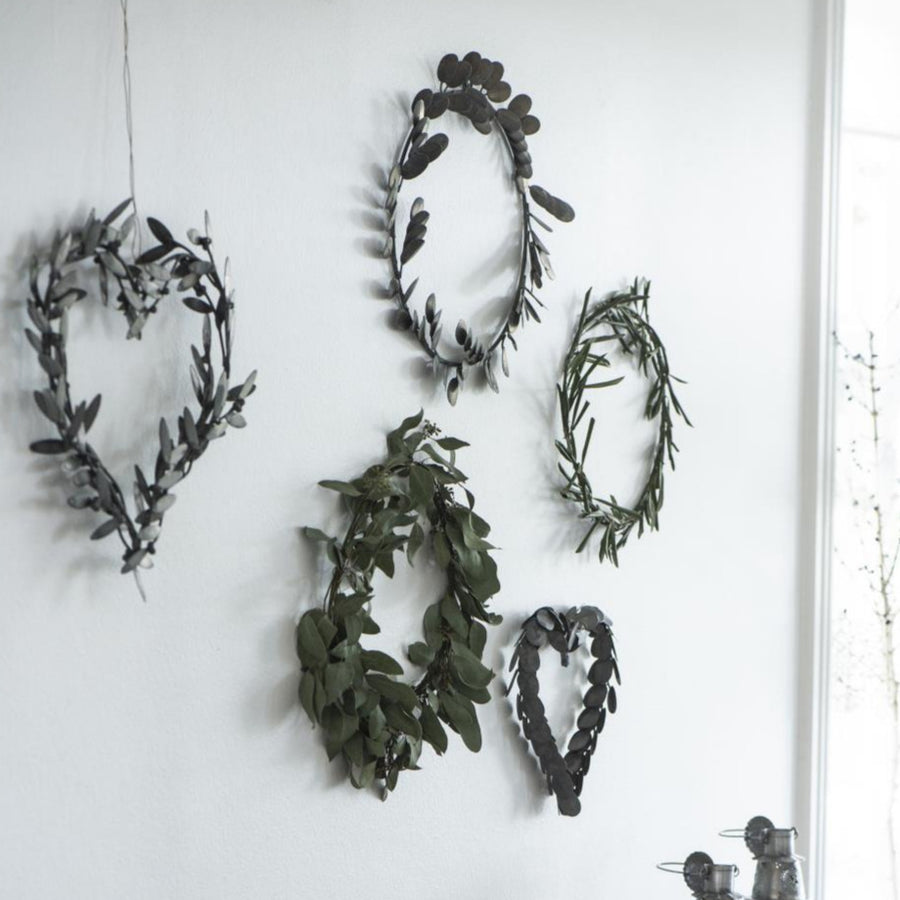METAL ROUND LEAF WREATH
