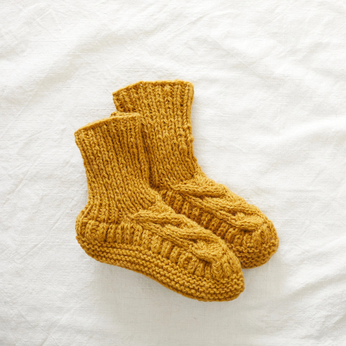 CABLE KNIT WOOL JERSEY LINED SLIPPER SOCKS | MUSTARD YELLOW