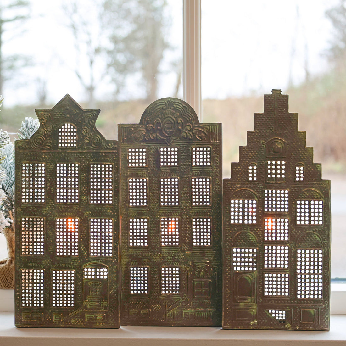 DECORATIVE METAL HOUSE CANDLE HOLDER | 3 DESIGNS