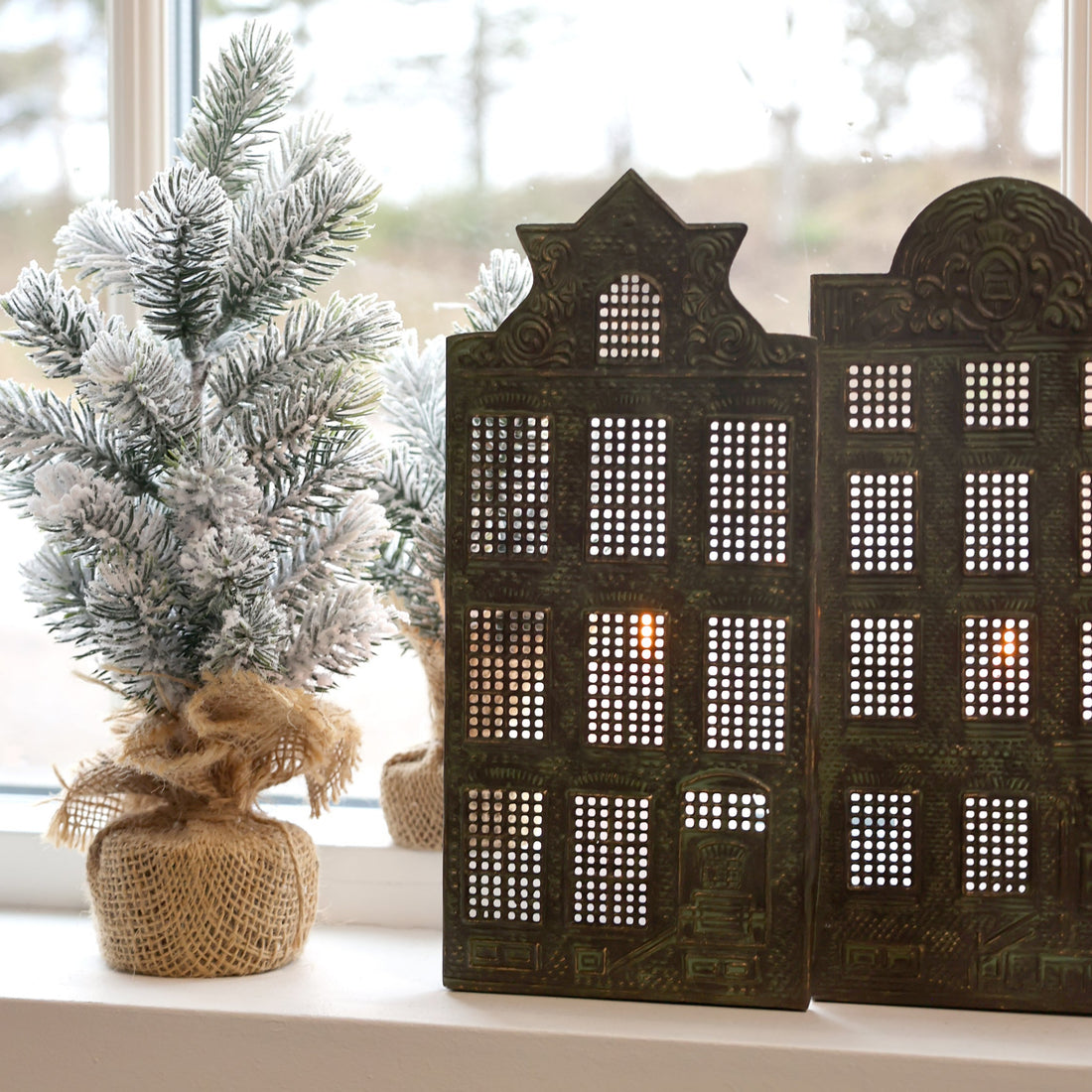 DECORATIVE METAL HOUSE CANDLE HOLDER | 3 DESIGNS