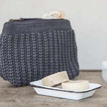 KNITTED POUCH