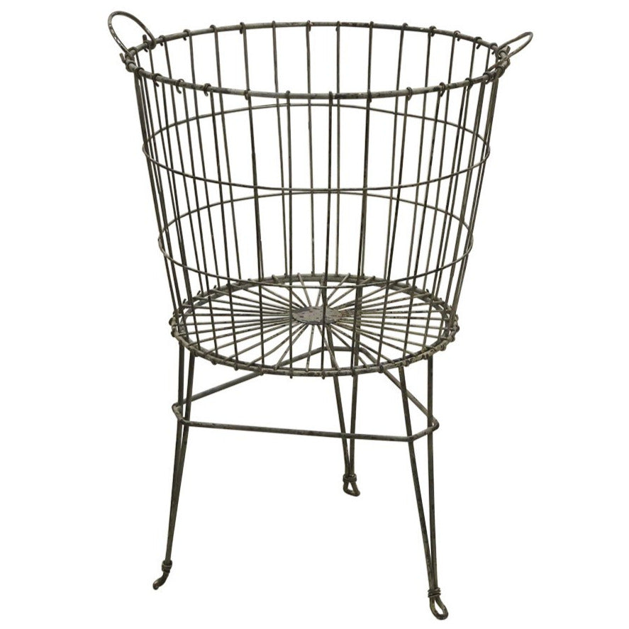 WIRE BASKET ON STAND