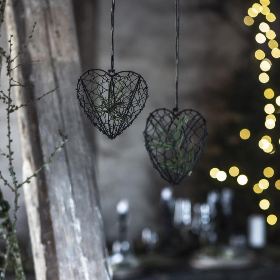 HANGING WIRE HEART